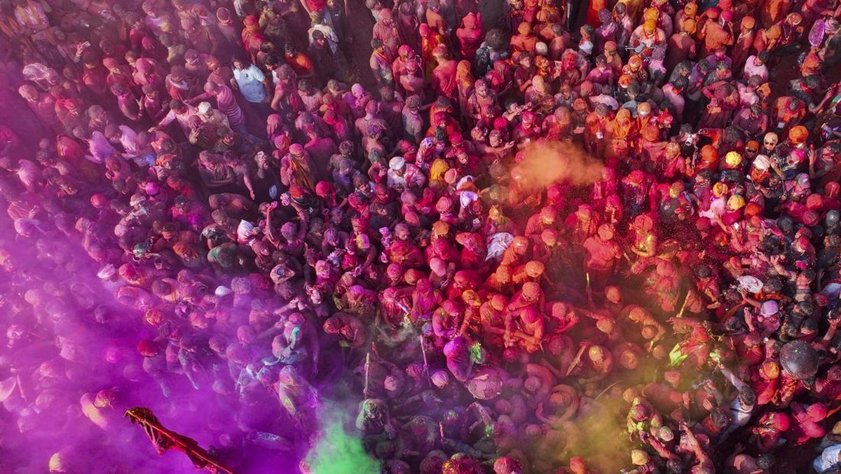 india-merayakan-holi-festival-penanda-datangnya-musim-semi_169.jpeg