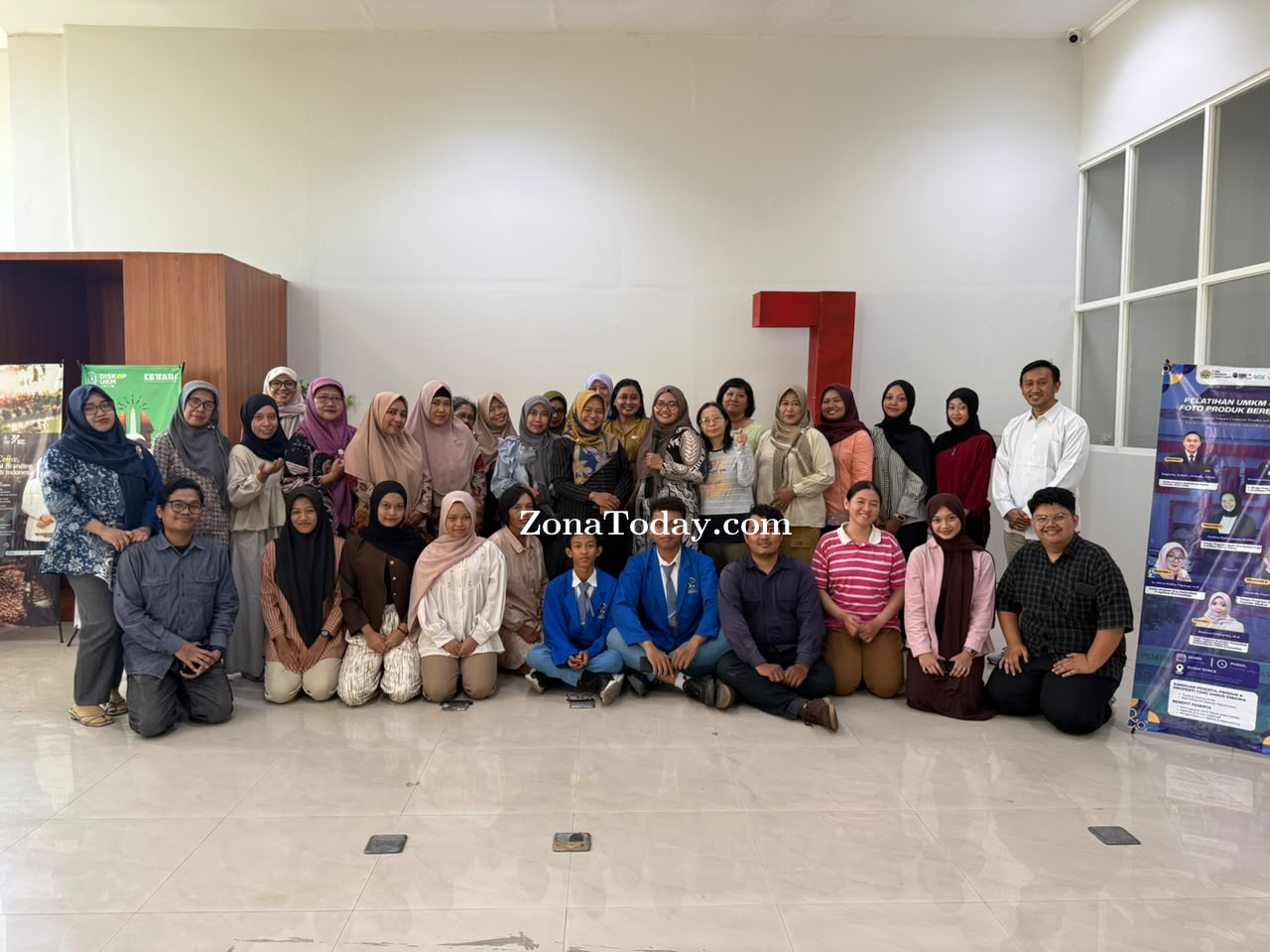 zona-today-pelatihan-foto-produk-dinkopprovjatim.png